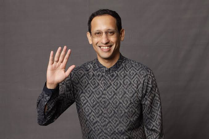  Mantan Menteri Pendidikan, Kebudayaan, Riset, dan Teknologi periode 2019–2024, Nadiem Anwar Makarim, resmi ditetapkan sebagai tersangka kasus dugaan korupsi pengadaan laptop Chromebook tahun anggaran 2019–2022. (X@profesorsaham)